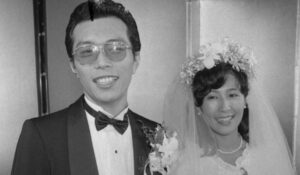 妻の芳賀文子の現在の年齢や実家